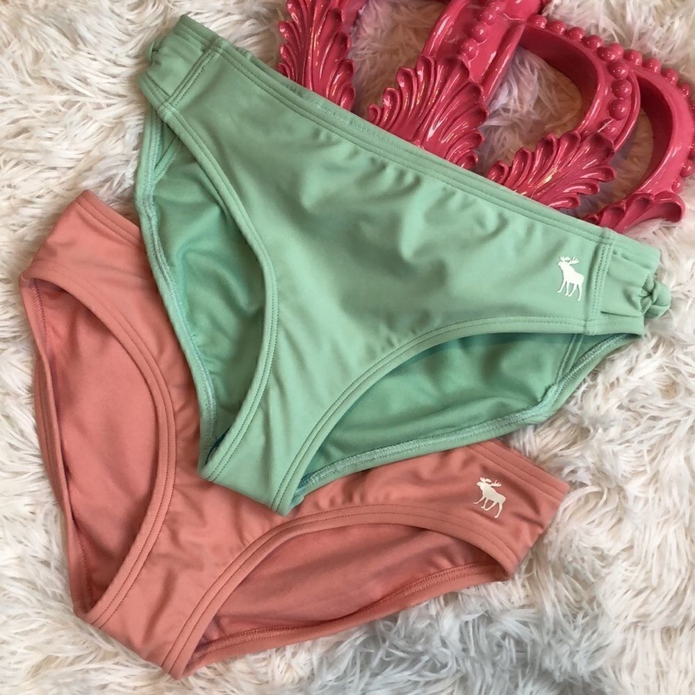Abercrombieโclassicโ
swimย bottomsโSet